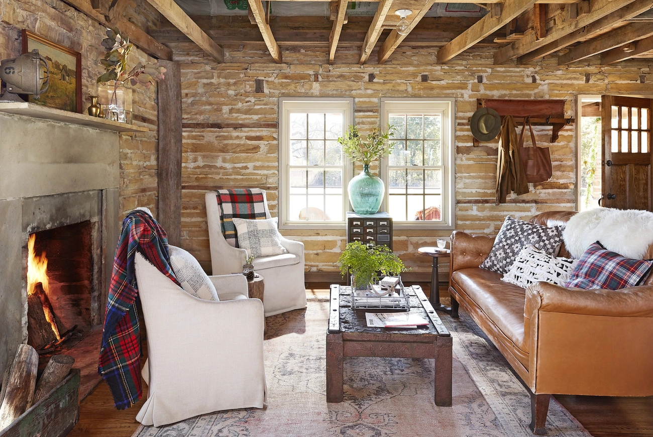 Antique Furniture vs Modern Pieces: Essential Guide for Cozy Cabins